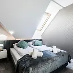 Aparthotel Prestige & 4*