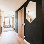 Aparthotel Prestige & 4*